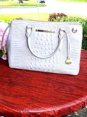 Vintage Brahmin Beige Croc Embossed Handbag